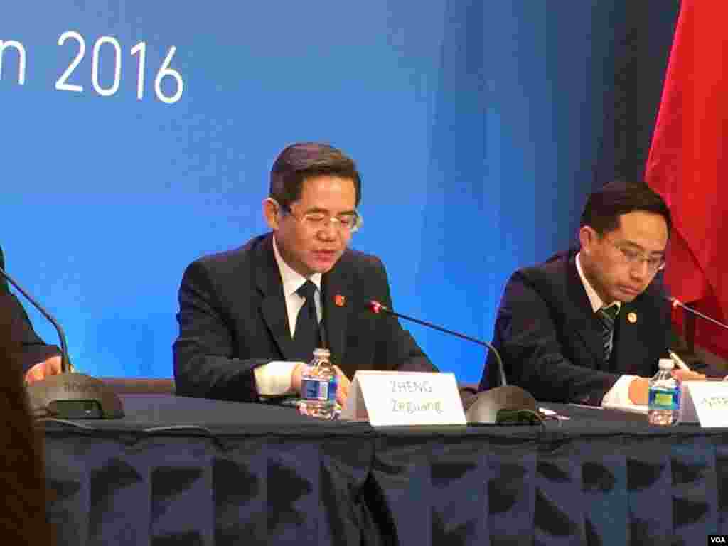 中国外交部副部长郑泽光举行记者会（美国之音莉雅拍摄） 