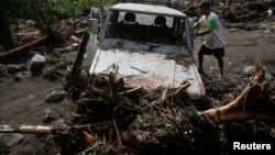 2013年10月13日台风百合袭击菲律宾北部