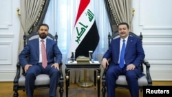 Serokwezîrê Destnîşankirî Elî Falih Zeydî (çep) û Serokwezîrê karbirêker Mihemed el Sûdanî.