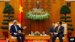 U.S. Secretary of State John Kerry, left, meets with Vietnamese Prime Minister Nguyen Tan Dung in Hanoi.