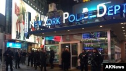 Polisi New York (NYPD) meningkatkan pengamanan di Times Square, New York menyusul serangan ISIS di Paris (18/11).