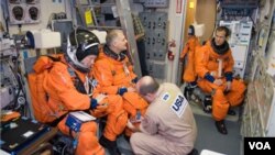 Los astronautas Tim Kopra, Dave Wolf y Tom Marshburn se preparan para esta misión espacial.