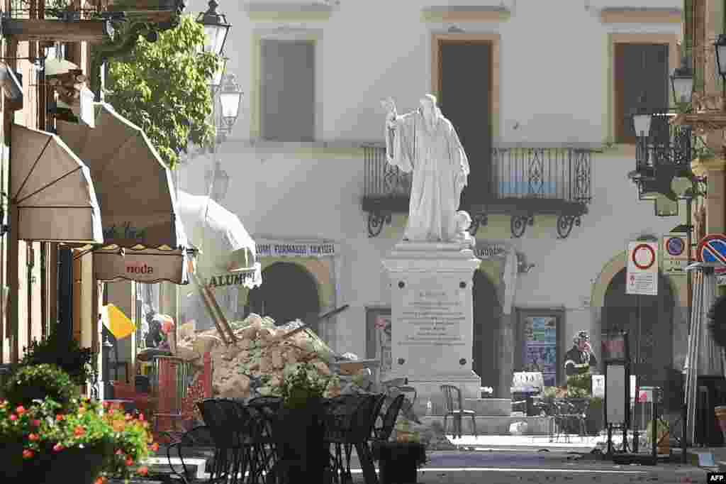 A picture shows rubbles in the center of Norcia, Italy, after a 6.6 magnitude earthquake, Oct. 30, 2016.