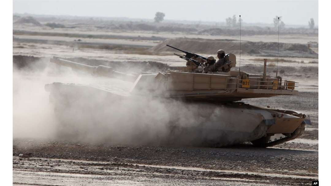 Arhiv - Tenk M1A1 Abrams na pologonu jugoistočno od Bagdada, Irak, 24. augusta 2010.