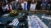 La comunidad periodística realiza un memorial en honor al periodista asesinado Ángel Gahona, quien murió el 21 de abril en la ciudad de Bluefields mientras cubría las protestas antigubernamentales, en Nicaragua, el jueves 26 de abril de 2018. Foto AP/Alfredo Zúñiga