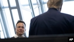 Ông Musk trong một cuộc gặp với ông Trump năm 2020.