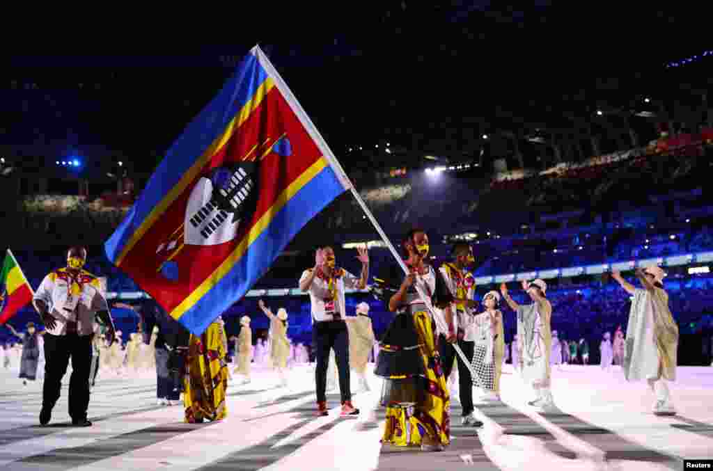 Flag bearer Robyn Young of Eswatini leads her contingent during the athletes&#39; parade at the opening ceremony REUTERS/Kai Pfaffenbach