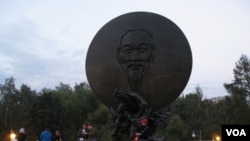 莫斯科的胡志明塑像 (美国之音白桦拍摄)