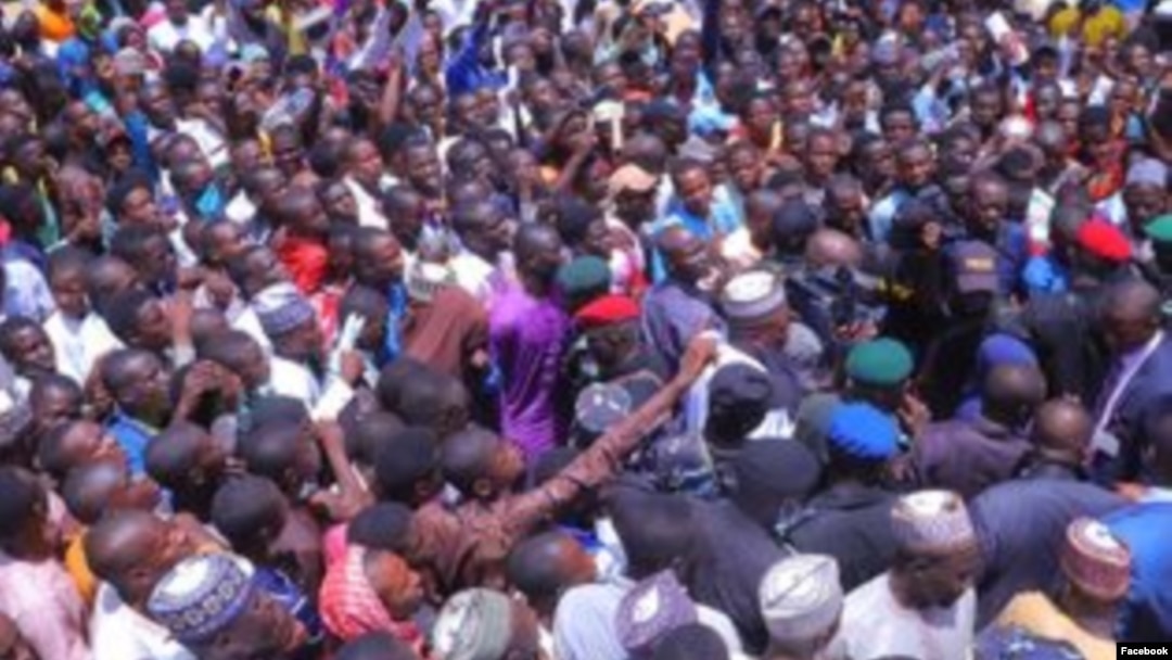 Dandazon mutane a jihar Borno (Facebook/Gwamnatin Borno) An yi amfani da wannan hoto ne da yin misali ne