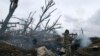 Фото: український військовий цілиться на російські позиції в Донецькій області, 28 квітня 2023 року