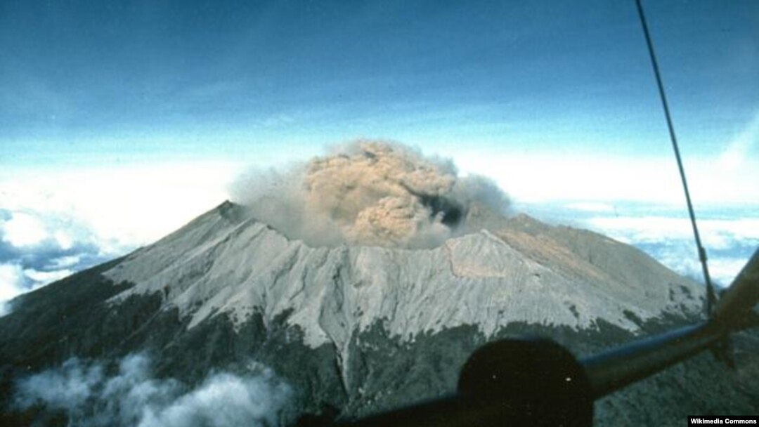 Gunung Raung di Jawa Timur. (Wikipedia)