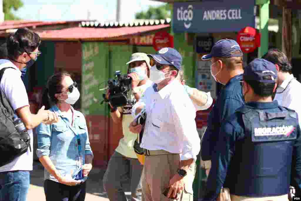Juan Francisco Espinosa Palacio, director General de Migraci&#243;n Colombia, indica que el cierre de la frontera y las restricciones de paso ha presentado numerosos problemas de seguridad y control de la criminalidad. 