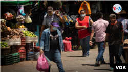 En el municipio de Camoapa los ciudadanos usan mascarillas para protegerse de COVID-19. Foto Donaldo Hernández, VOA.