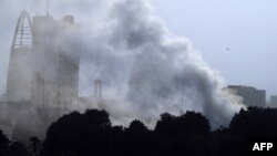 Plumes of smoke billow into the sky more than an hour after a fire ripped through Sudan's old presidential palace in the capital Khartoum, on March 23, 2019. The fire was blamed on a short circuit.