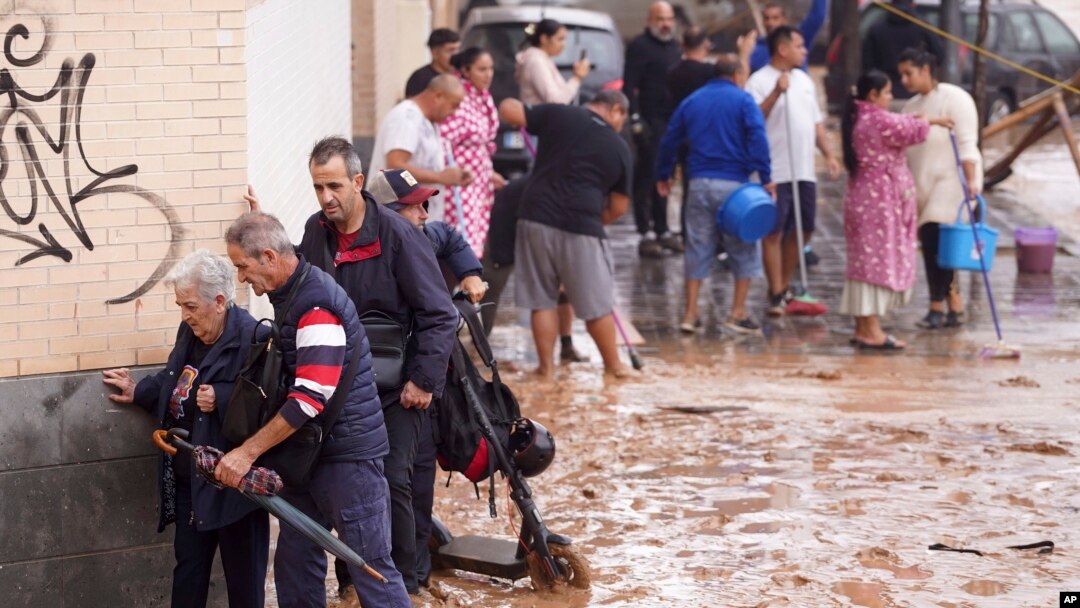 Al menos 63 muertos en devastadoras inundaciones en España