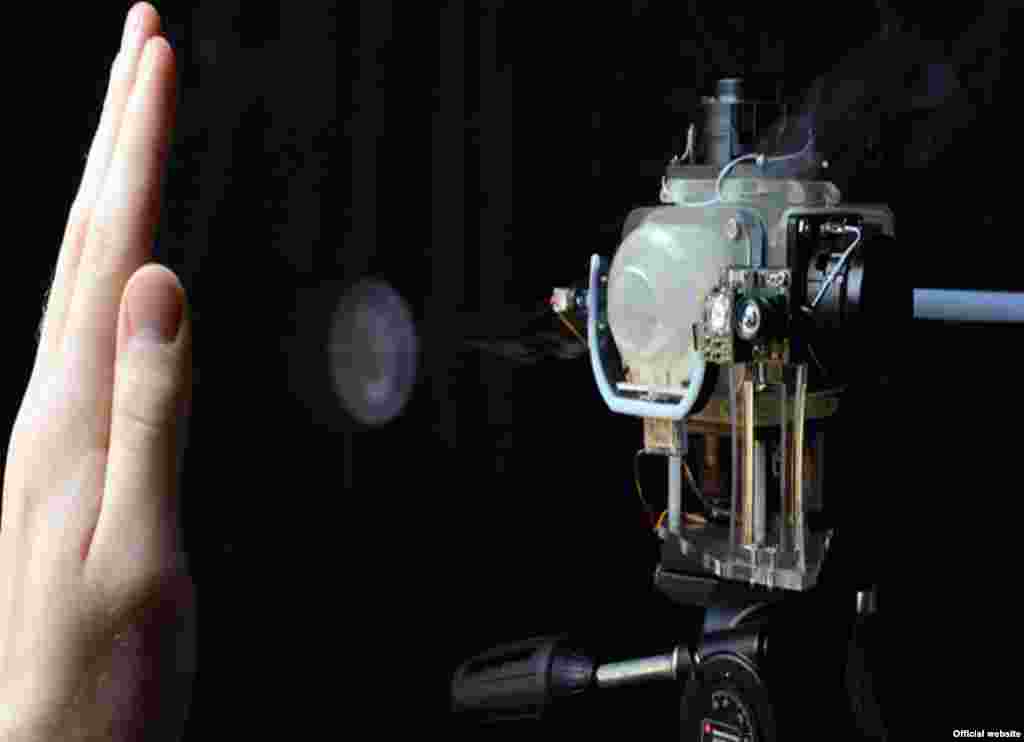 Toque de fantasma: O dispositivo háptico (táctil) lança bolhas de ar que dão as mais diversas sensações. Chama-se Aireal