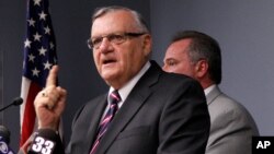 Con 85 años de edad, Arpaio enfrenta una pena de hasta seis meses de prisión. Algunos abogados que han seguido el caso consideran difícil que alguien de esa edad sea encarcelado.