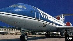 Women cry on a street in Banda Aceh after a strong earthquake struck off Indonesia, April 11, 2012. (Reuters)