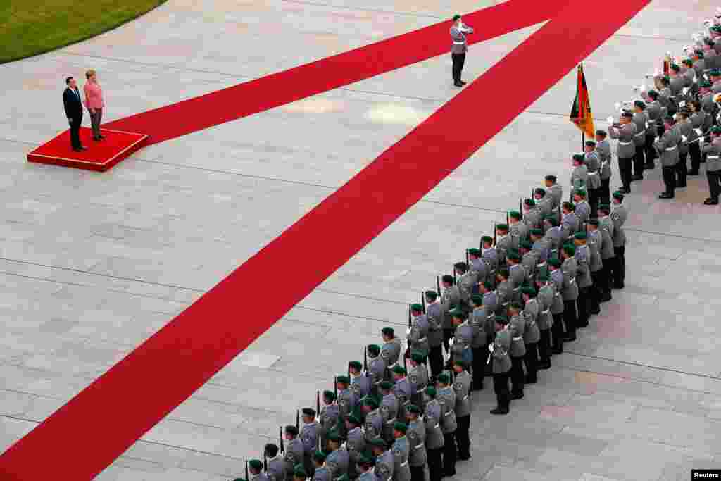 German Chancellor Angela Merkel and Chinese Premier Li Keqiang review the German honor guard during a welcome ceremony at the Chancellery in Berlin, Germany.