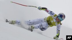 American Lindsey Vonn speeds down the course in a women's World Cup combined race in Soldeu, Andorra, Feb. 28, 2016.