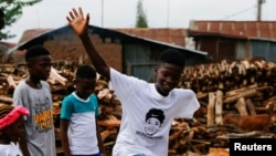 Joshua Anum, who had his left arm amputated 7 years ago, appears with other members of "The Incredible Kids" dance group in Abuja. (REUTERS/Afolabi Sotunde)