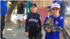 Christian Morillo y Diego García, de siete y cinco años, practican béisbol al menos tres veces a la semana en Venezuela.