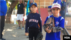 La pasión de los niños venezolanos por el béisbol 