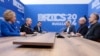 Presiden Rusia Vladimir Putin (kiri) berbicara dengan Ketua Parlemen Iran Mohammad Bagher Ghalibaf, ke-2 dari kanan, selama pertemuan mereka di sela-sela Forum Parlemen BRICS di St. Petersburg, Rusia, Kamis, 11 Juli 2024.