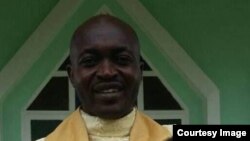 Alexander Sob, curé de la paroisse catholique de Bomaka, un quartier de Buea, assassiné dans la capitale de la région anglophone du Sud-Ouest, au Cameroun, 21 juillet 2018. (Facebook/ Alexander Sob)