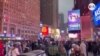 Hispanos protegen sus sueños con disfraces en Times Square (Afiliadas)