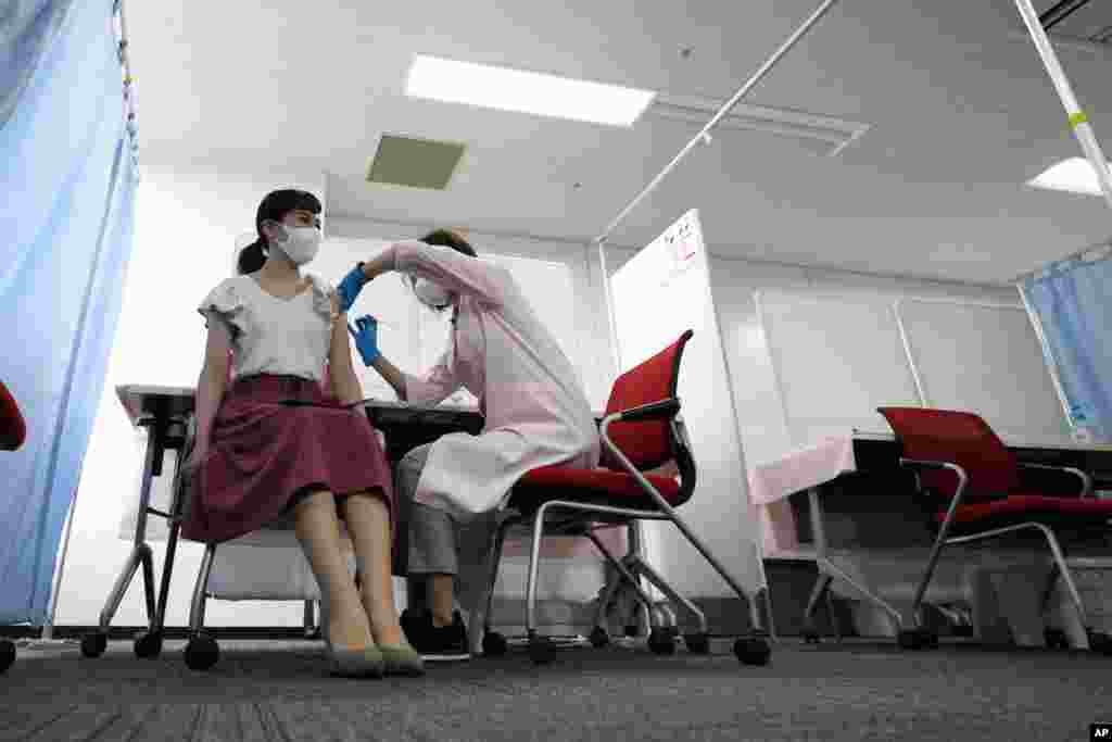 یک شرکت هواپیمایی در ژاپن تزریق واکسن کووید – ۱۹ مدرنا در دفتر آن شرکت در فرودگاه هاندا در توکیو را آغاز کرد.
