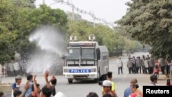 میانمار کے دوسرے بڑے شہر منڈالے میں ہفتے کو ہونے والی جھڑپوں میں 2 مظاہرین ہلاک اور 20 زخمی ہوئے تھے۔