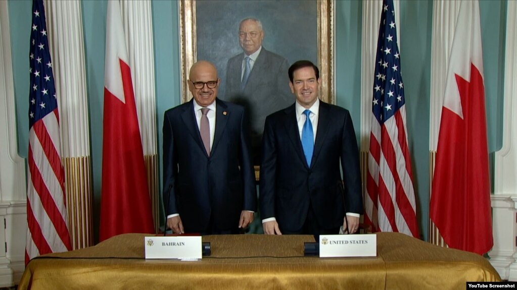 مارکو روبیو، وزیر امور خارجه آمریکا، در کنار عبداللطیف بن راشد الزیانی، وزیر امور خارجه بحرین (چهارشنبه ۲۵ تیر ۱۴۰۴)