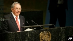 Presiden Kuba Raul Castro berpidato di KTT Pembangunan Berkelanjutan di markas besar PBB di New York, 26 September 2015.