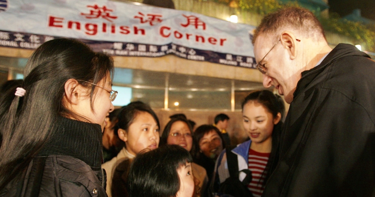 VOA卫视-时事大家谈 “这是我们最后一代”这句话为什么引发舆论震撼?