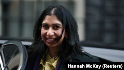 La ministre Suella Braverman arrive à Downing Street à Londres, en Grande-Bretagne, le 25 février 2020.