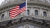 Bendera AS berkibar di Capitol Hill di Washington, AS, 29 September 2023. (Foto: REUTERS/ Jonatan Ernst)