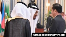 Presiden Jokowi dan Raja Salman di KTT Arab Islam Amerika di Riyadh, Arab Saudi.