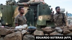 Dua tentara Ethiopia siaga di wilayah konflik (foto: dok). 