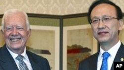 평양방문후 서울에서 현인택 통일부 장관을 만나는 카터 전 대통령