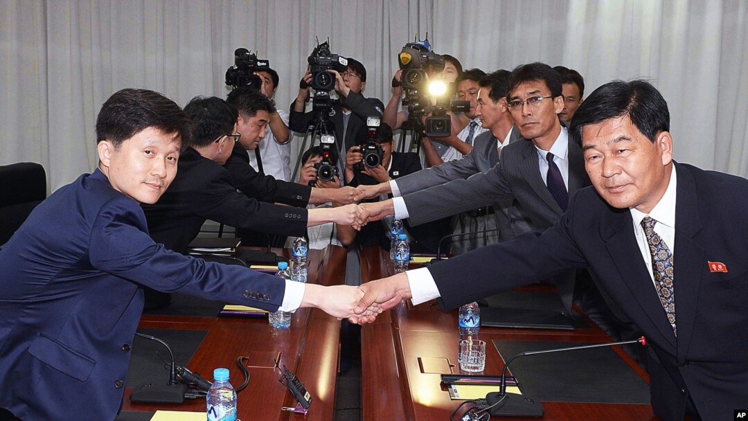 FILE - Lee Sang-min, chief of a South Korean delegation to a joint committee in charge of running the Kaesong Industrial Complex (l) shakes hands with his North Korean counterpart Pak Chol Su during a meeting to discuss minimum wage issues of North Korean