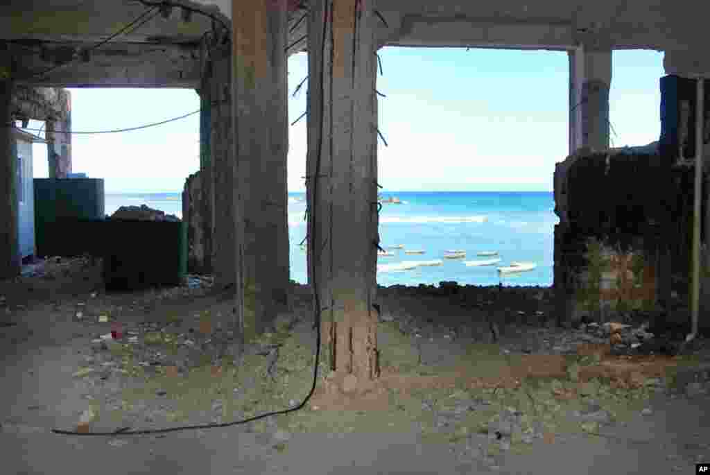 Damage to the support structure will make the building more difficult to salvage. (Peter Heinlein/VOA)