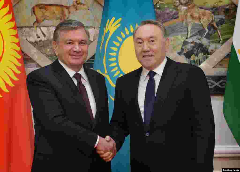 Qozog&#39;iston rahbari Nursulton Nazarboyev O&#39;zbekiston rahbari Shavkat Mirziyoyev bilan