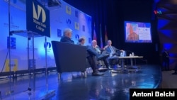 El expresidente de Costa Rica, Miguel Ángel Rodríguez; el expresidente de Ecuador, Osvaldo Hurtado; el expresidente de Colombia, Andrés Pastrana; y el expresidente de México, Vicente Fox, participaron en el IX Diálogo Presidencial en Miami, Florida. (Foto: Antoni Belchi/VOA)