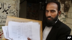 Mustafa Kharal, lawyer of pregnant woman Farzana Parveen who was stoned to death, shows her marriage certificate in Lahore, Pakistan, May 28, 2014. 