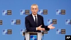 Sekretaris Jenderal NATO Jens Stoltenberg berbicara dalam konferensi pers di markas NATO di Brussels pada 28 November 2023. (Foto: AP/Geert Vanden Wijngaert)