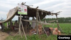 په مردان ملاکنډ ج سړک د سټرابري ګڼ شمېر سټالونه سږکال هم لګول شوي خو د اخیستونکو د نيشتوالي له کبله دغه سټالونه خالي پراته دي