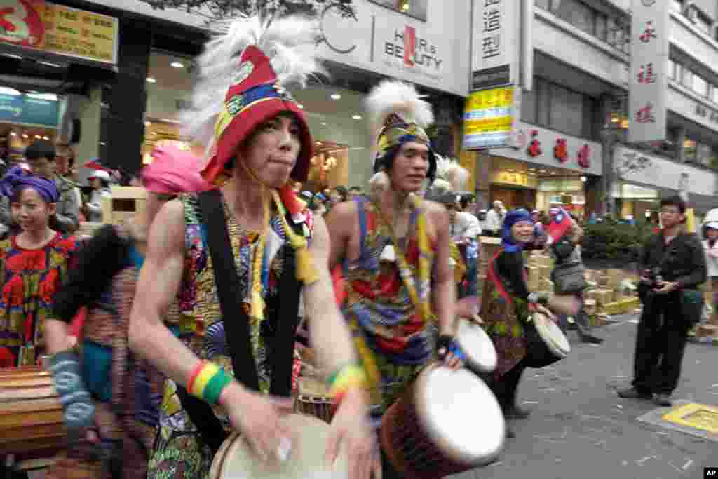 国民党1月8号在台北举行“为台湾赞出来”大游行(美国之音赵婉成拍摄)