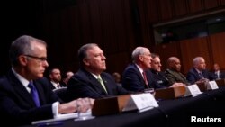 Dari kiri: Pejabat sementara Direktur FBI Andrew McCabe, Direktur Intelijen Pusat Mike Pompeo, Direktur Intelijen Nasional Dan Coats, Direktur Badan Keamanan Nasional Mike Rogers, Direktur Badan Intelijen Pertahanan Letnan Jenderal Vincent Stewart dan Direktur Badan Intelijen Nasional Geospasial Robert Cardillo memberikan kesaksian di hadapan Komite Senat AS untuk Intelijen di Capitol Hill di Washington, AS, 11 Mei 2017. (REUTERS/Eric Thayer) 