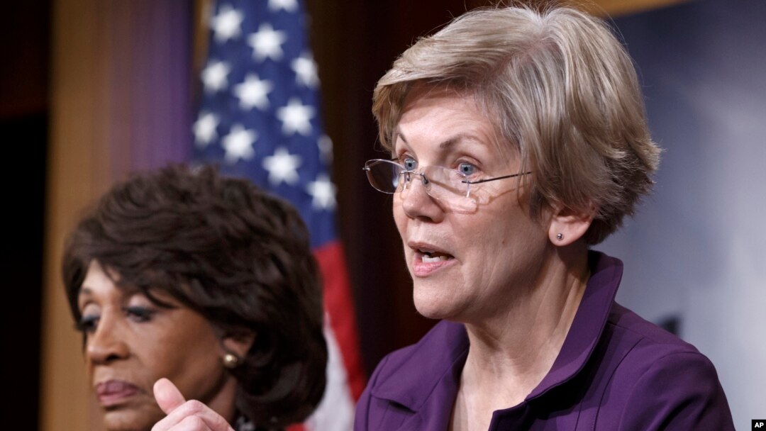 Anggota Komisi Perbankan Senat AS, Elizabeth Warren (kanan) mendesak Depkeu menyelidiki sumber-sumber keuangan teroris pasca bocornya dokumen Panama (foto: dok).